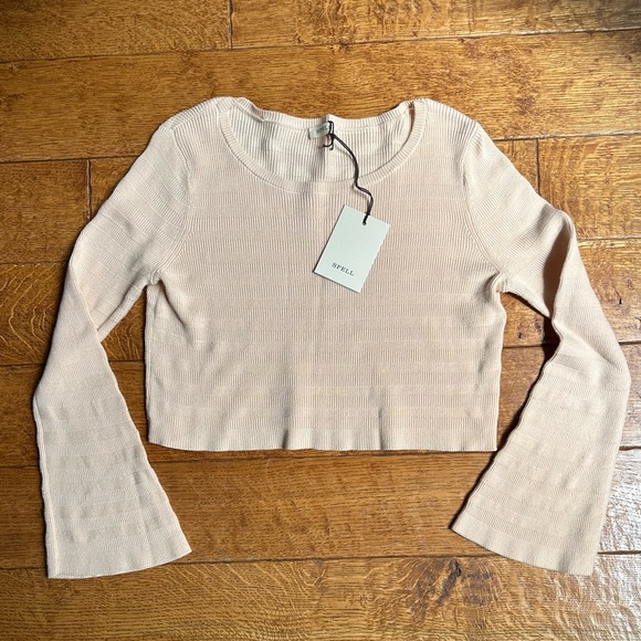 Spell and the Gypsy Top - Picture 2 of 5